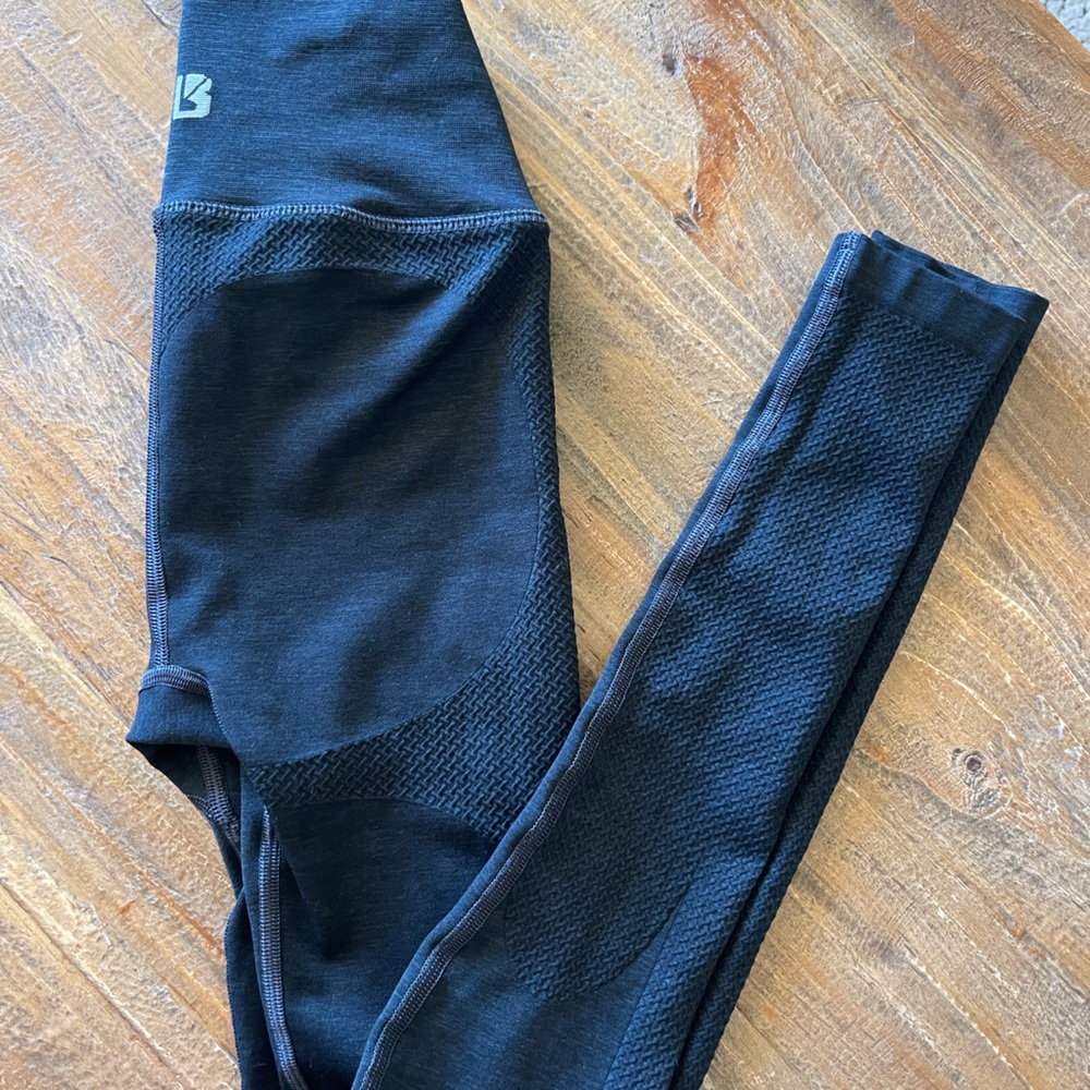 BUFF BUNNY BLACK LEGGINGS XS